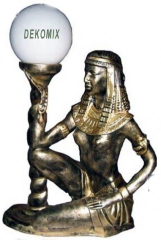 Ägypterin sitzend mit Lampe