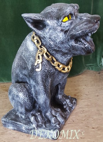 Gargoyle-Hund mit Kette - bettelnd