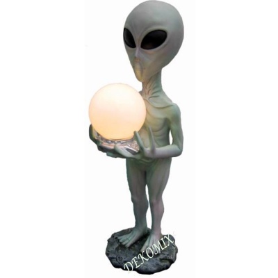 Alien mit Leuchtkugel
