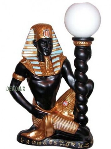 Pharao sitzend mit Lampe