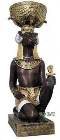 Anubis knihend mit Schale auf dem Kopf