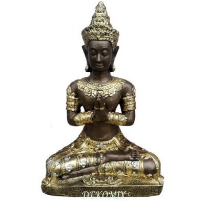 Betender Thai Buddha im Schneidersitz sitzend 