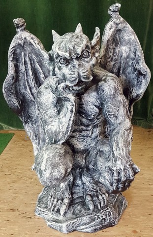 Gargoyle "muskulös" hockend 