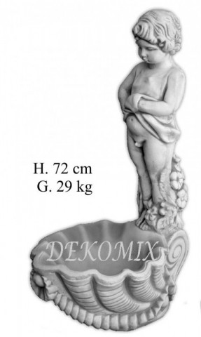 Junge mit Muschel als Blumentopf